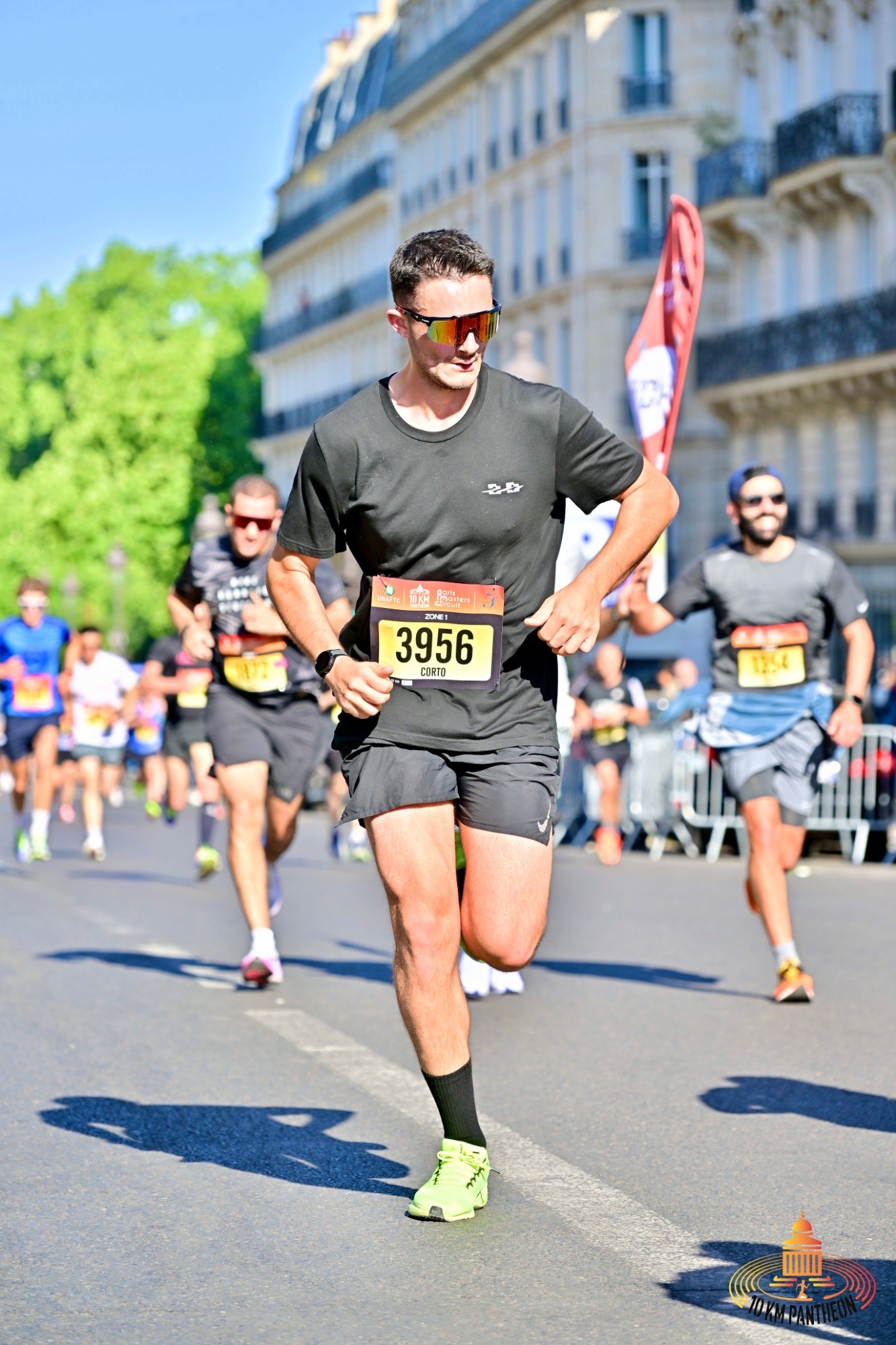 Corto Benzoni racing the Panthéon 10K in Paris, bib 3956.