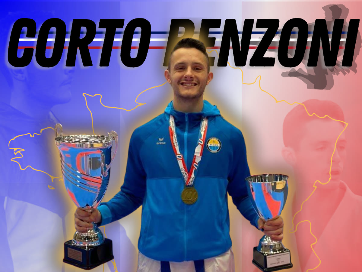 Corto Benzoni en veste de survêtement, médaille au cou, une coupe dans chaque main, sur une affiche à son nom.